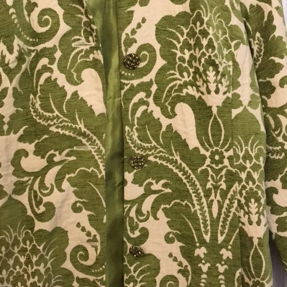 Adorable coat. - Picture 3 of 5